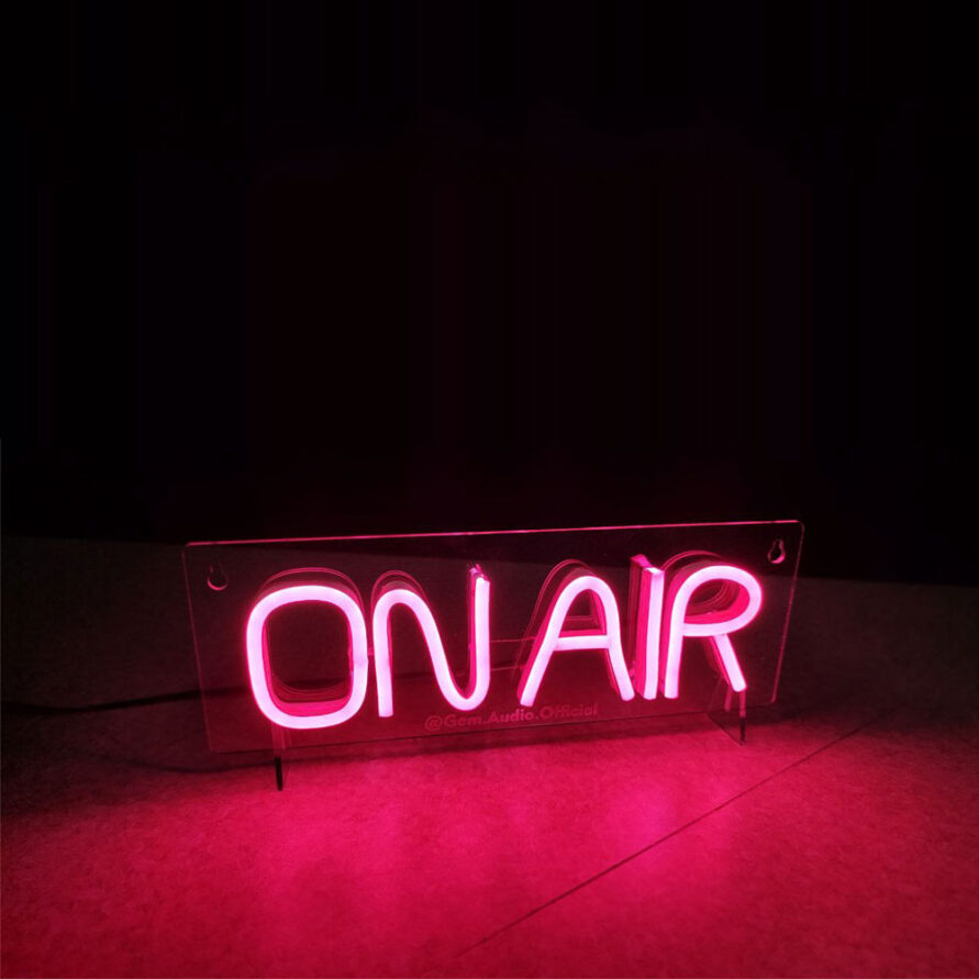 لایت باکس ON AIR مدل نئون با رنگ بنفش لایت باکس ON AIR مدل نئون با رنگ بنفش